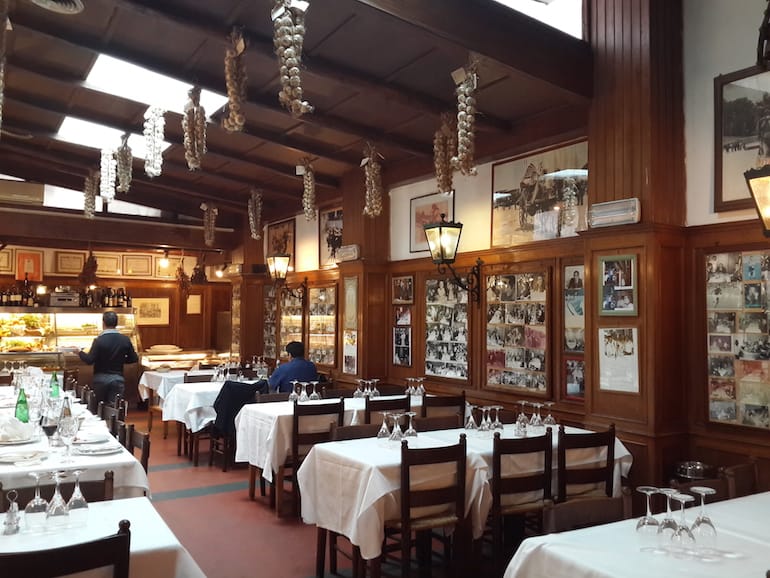 The Ultimate Guide to Rome’s Trastevere Neighbourhood. Best restaurants, bars and things to do in Trastevere.