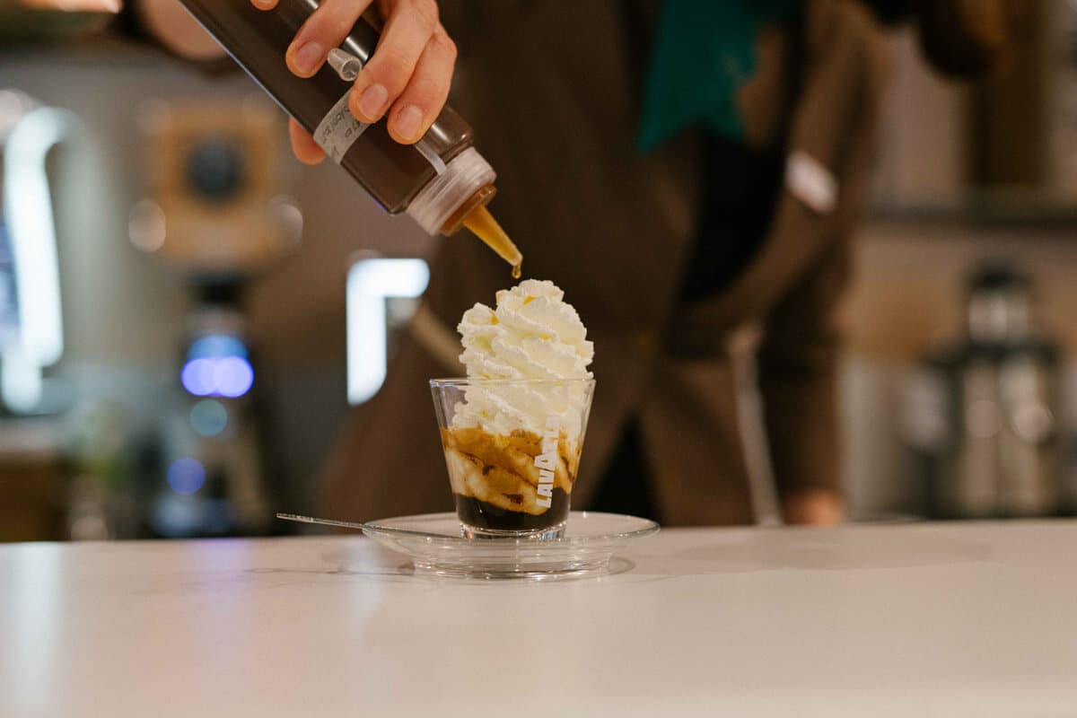 MiT by DoubleTree Hilton is the new spot for coffee lovers in Monti: with a brewery, a partnership with Lavazza. and their own chef preparing light meals.