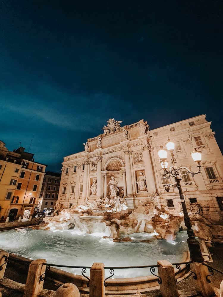 fontana-di-trevi-at-night
