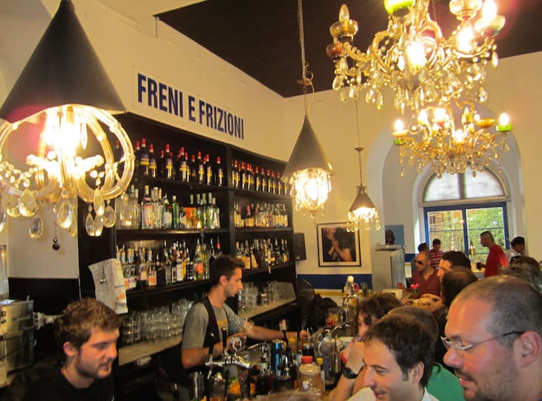 The Ultimate Guide to Rome’s Trastevere Neighbourhood. Best restaurants, bars and things to do in Trastevere.