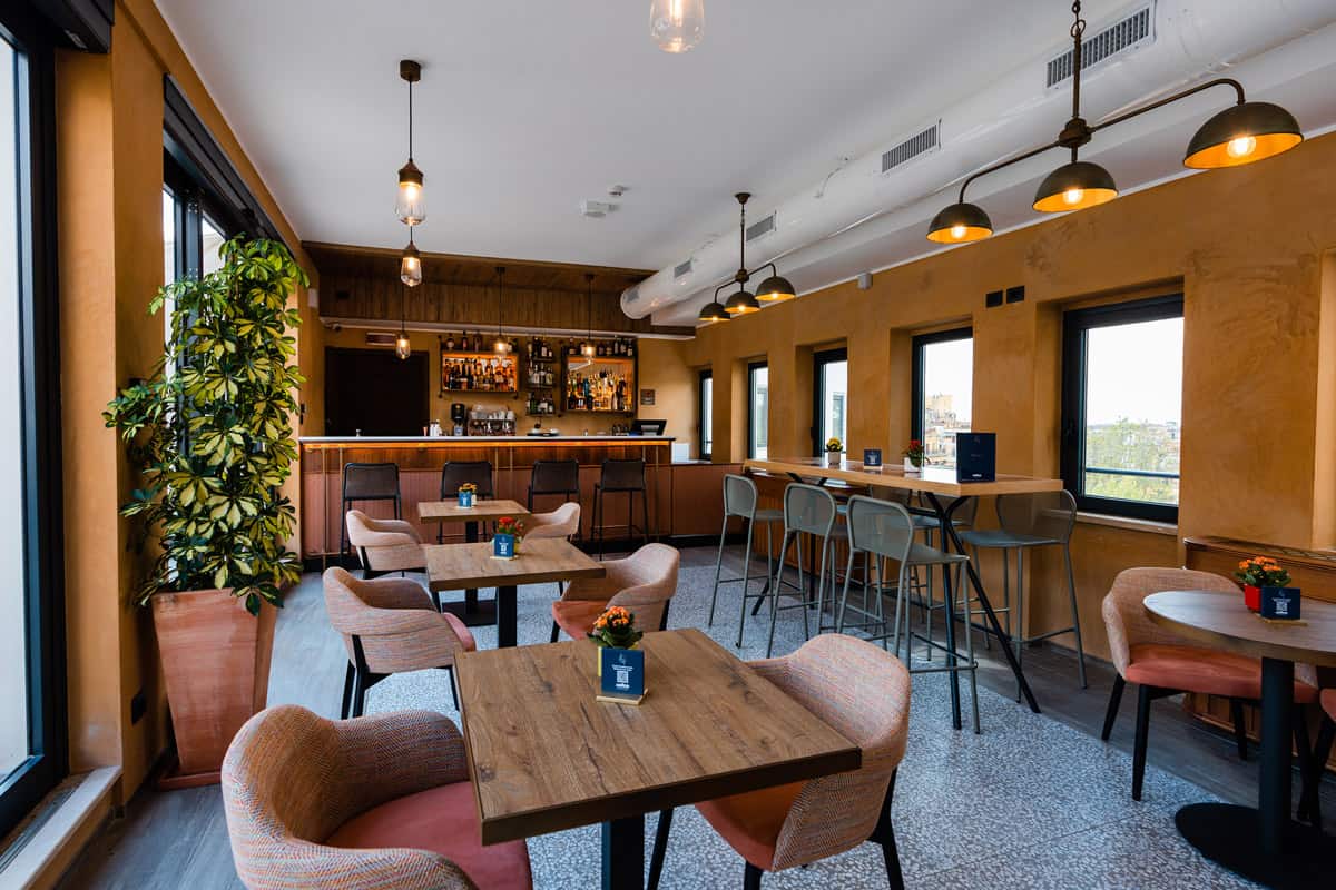 MUN is the new rooftop bar in Monti, located on the 8th floor of the new Double Tree Hilton Hotel, and accessible to the public.