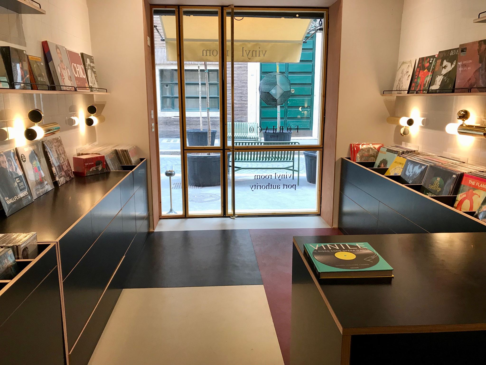 record-and-vinyl-stores-in-rome