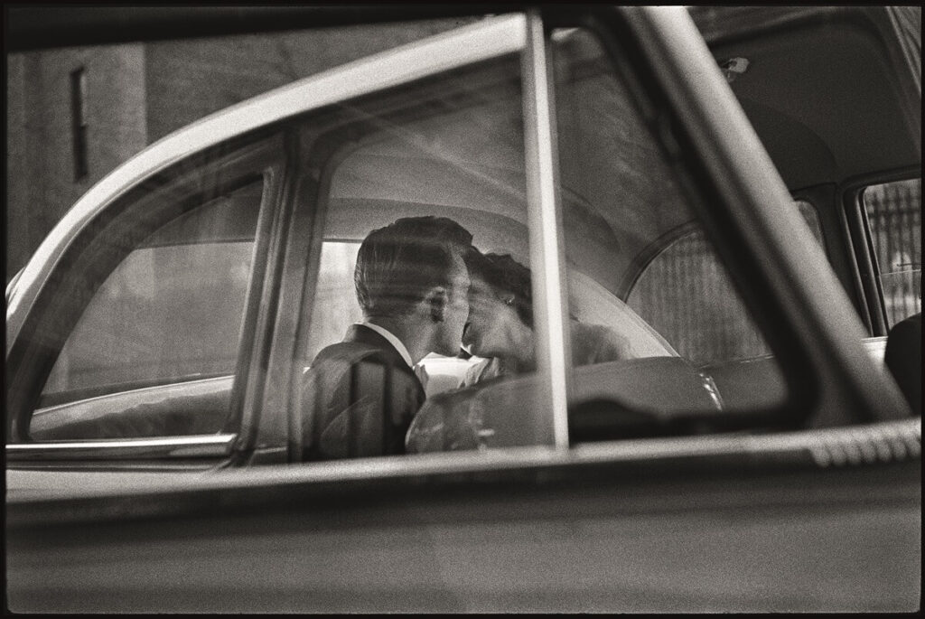 Palazzo Bonaparte hosts the late Elliot Erwitt and his legacy of witty photography