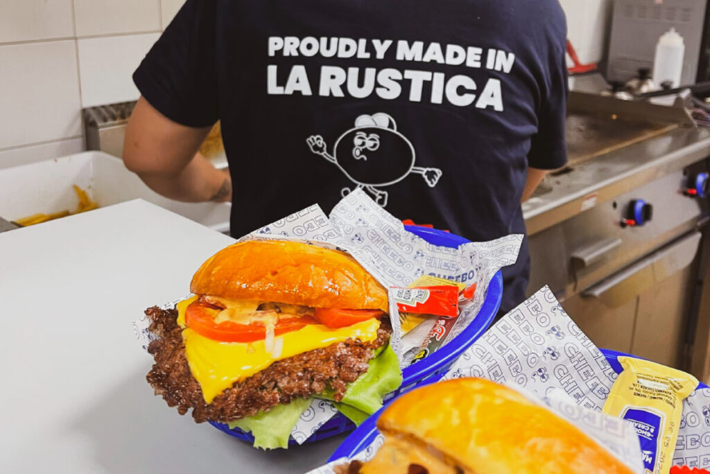 Cheebo: smashburgers e comfort food contemporaneo nel quartiere Est di Roma