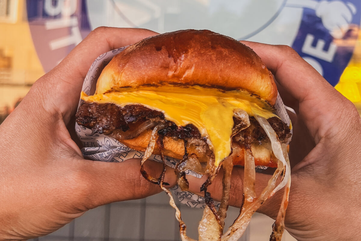 Cheebo: smashburgers e comfort food contemporaneo nel quartiere Est di Roma