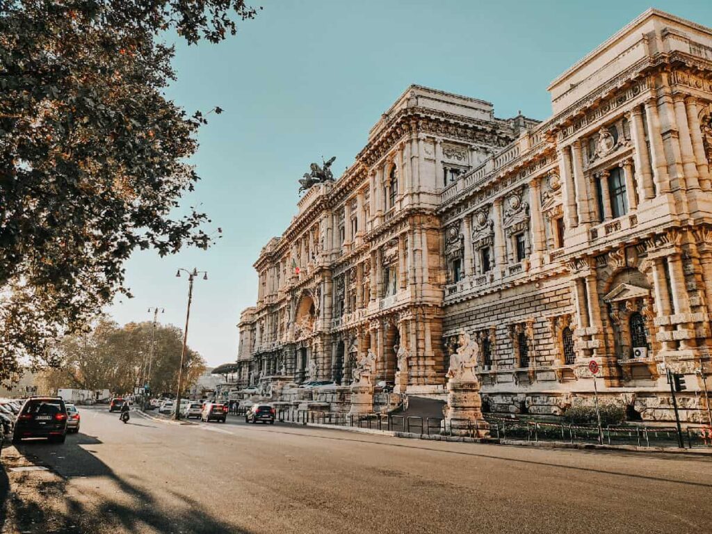 Neighbourhoods of Rome