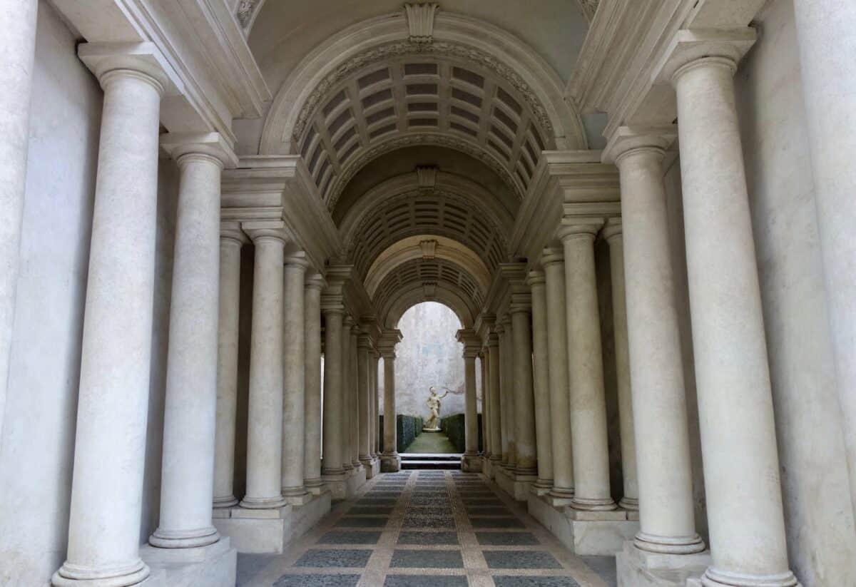 Forced perspective gallery by Francesco Borromini, Galleria Spada