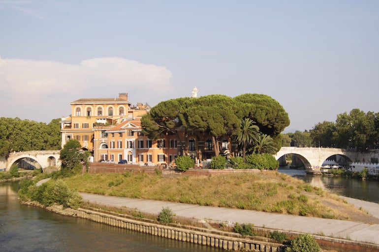 The Ultimate Guide to Rome’s Trastevere Neighbourhood. Best restaurants, bars and things to do in Trastevere.