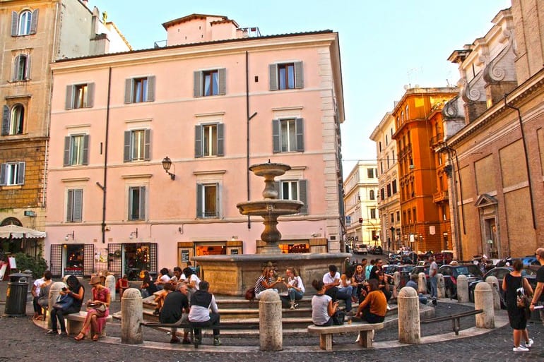 Piazza Madonna dei Monti